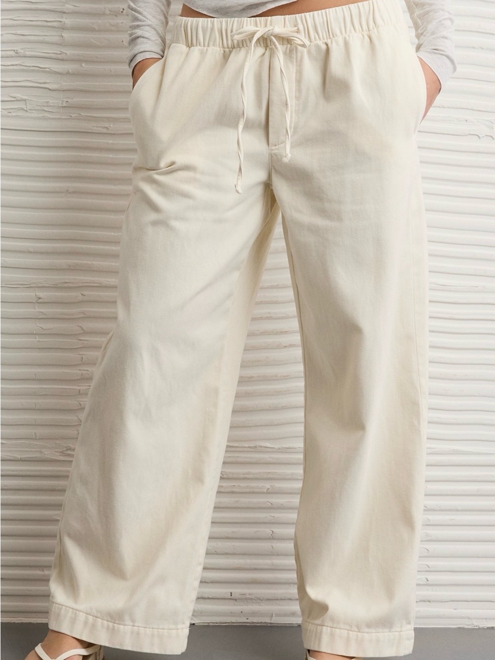 AE Cozy Dreamy Drape Low-Rise
Ultra Wide-Leg Jean